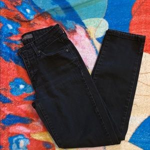 Levi’s Mid Rise Skinny Black - 26”